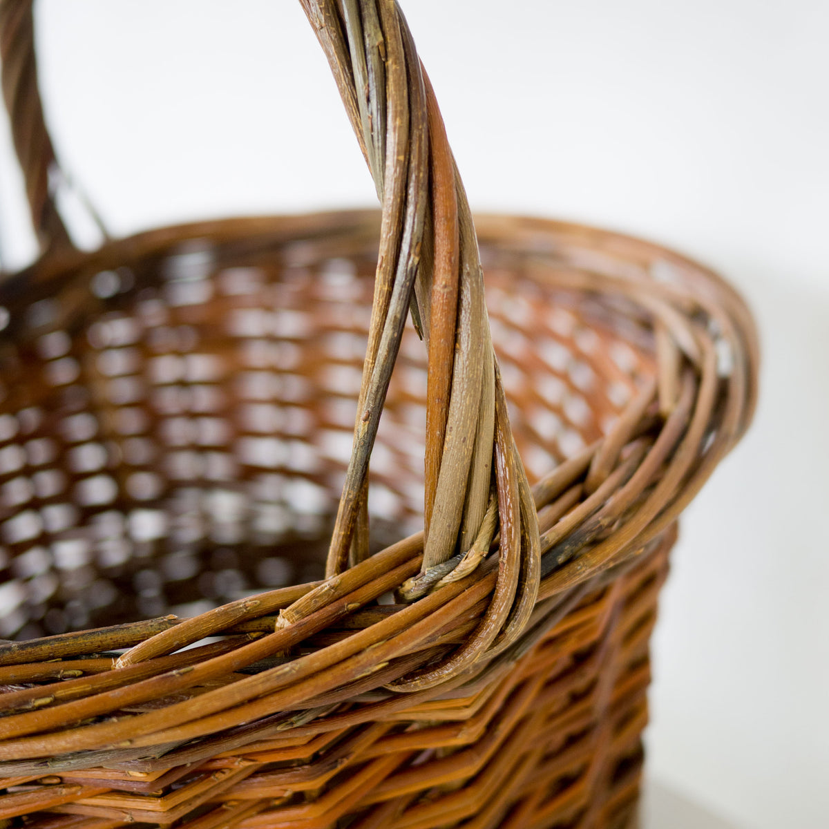 Round Shopper Willow Basket