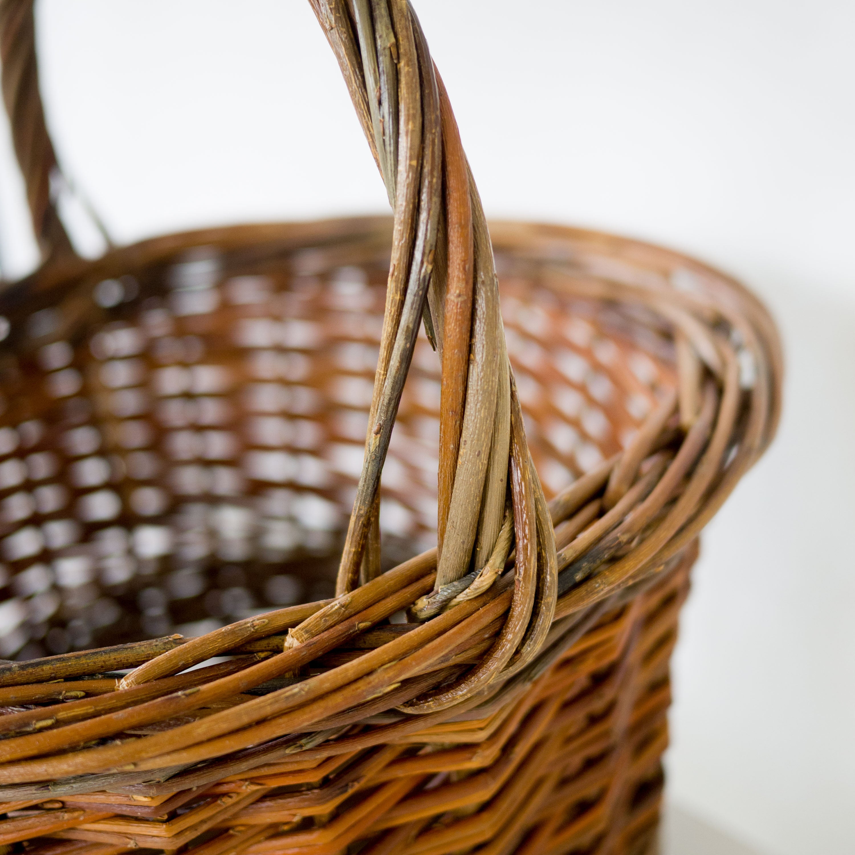 Round Shopper Willow Basket