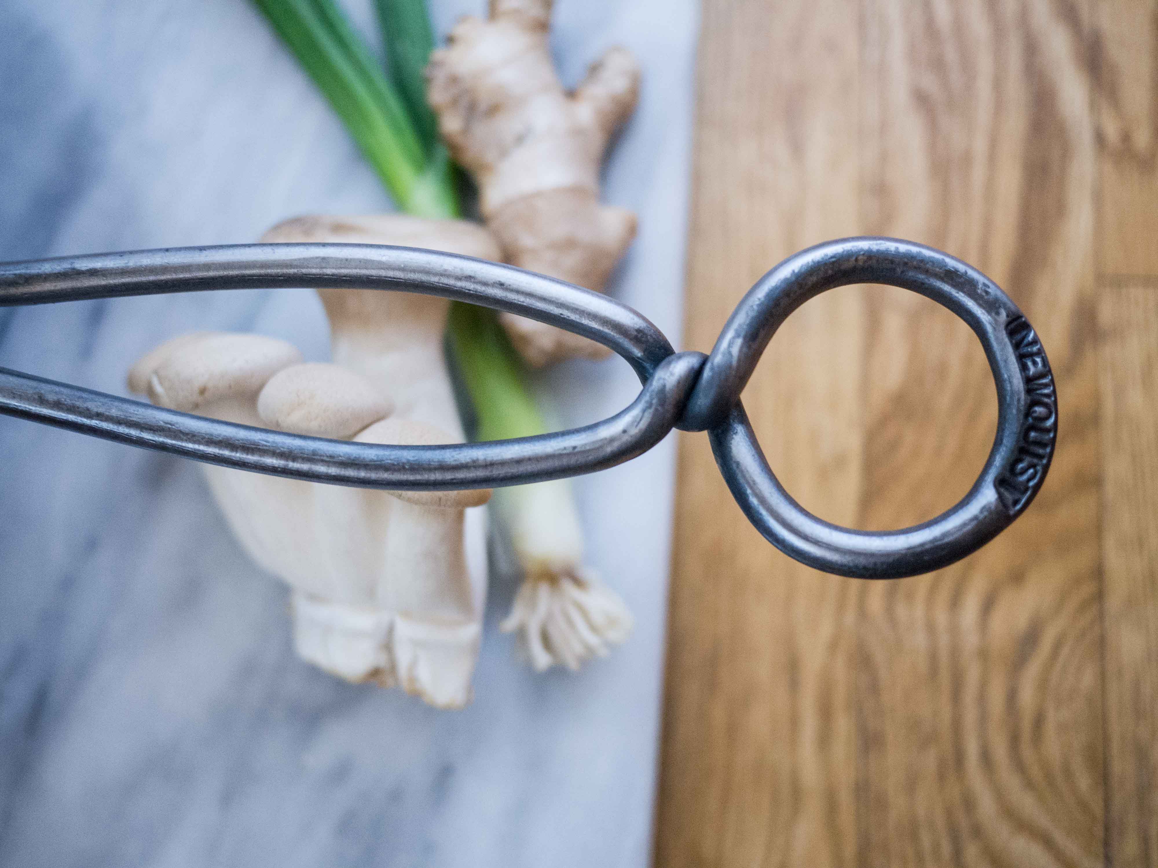 Hand Hammered Classic Carbon Steel Wok